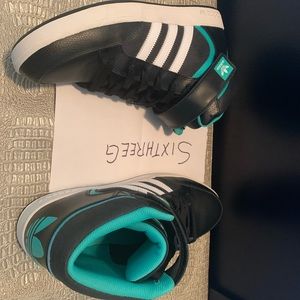 Men’s Size 13 Adidas Hardcourt Mid with Strap